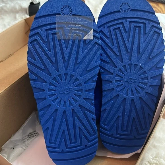 UGG slides💙 - Picture 3 of 4